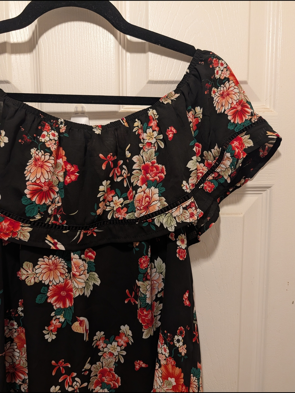 Lily White Black Off-Shoulder Top with Coral and Cream Floral Print - Picture 7 of 8